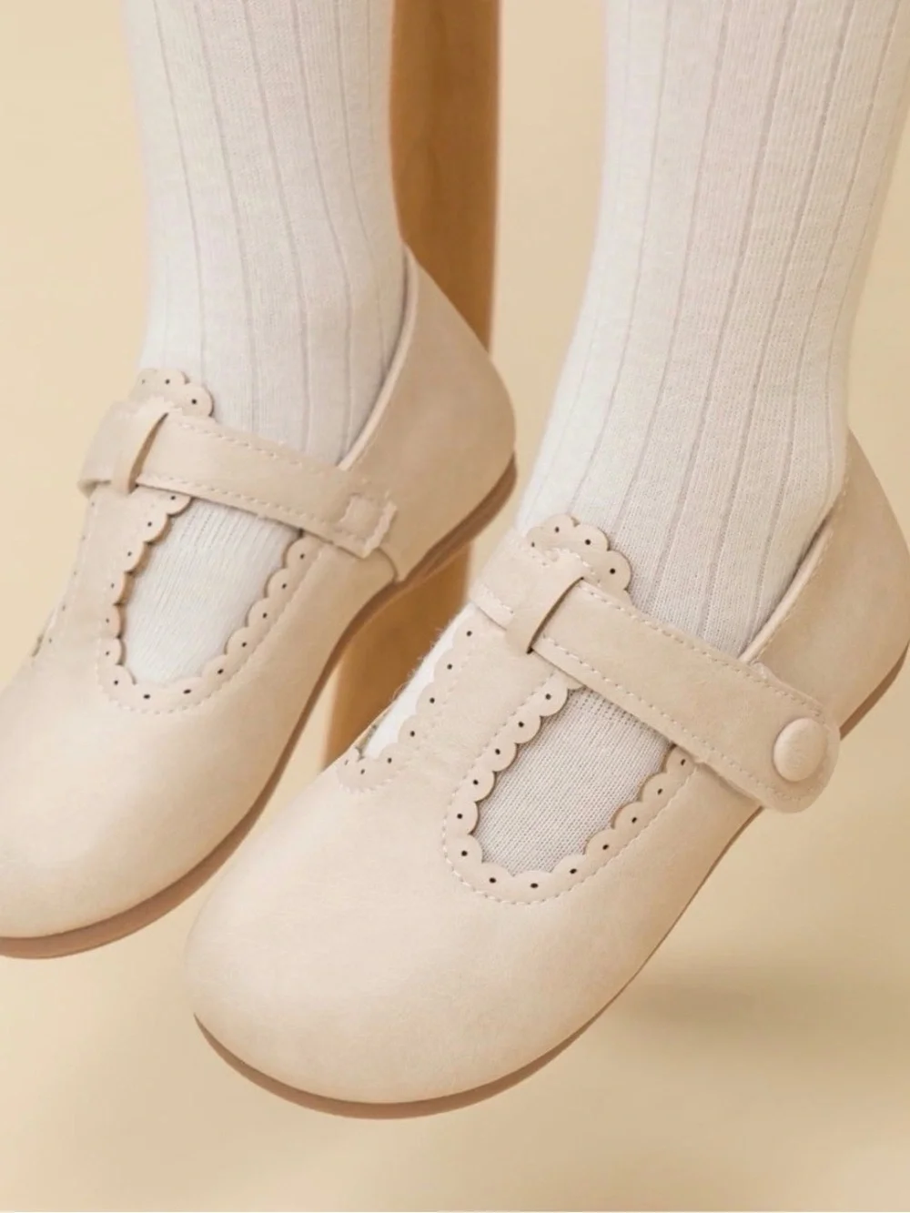Girls Beige T-Strap Mary Jane Dress Shoes Scalloped Trim Size 28 EU Kids